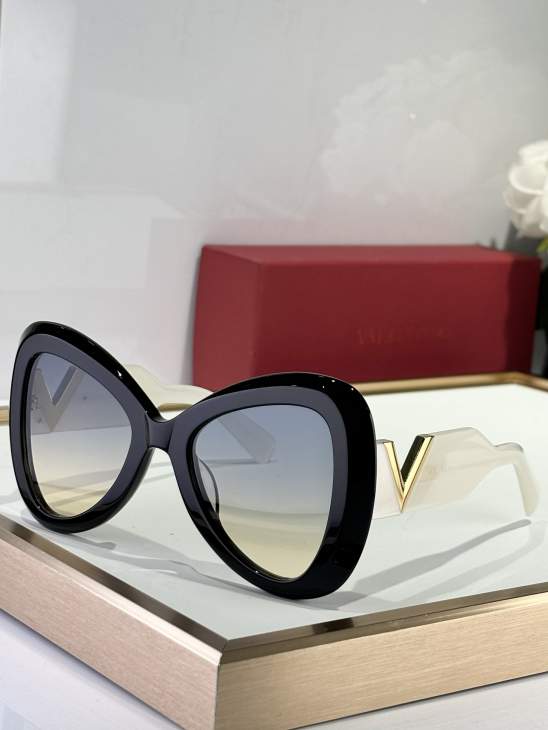 Picture of Valentino Sunglasses _SKUfw73427983fw
